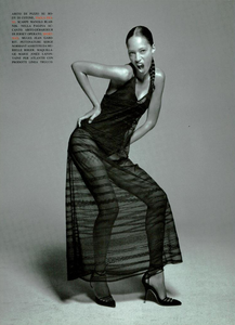 Ritratti_Comte_Vogue_Italia_March_1994_09.thumb.png.cdae7509a67f84e863734b41e20887ea.png