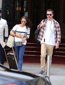 alicia-vikander-and-michael-fassbender-out-in-paris-09-05-2019-1.thumb.jpg.7f09d80d982a787f28b4b72dfe77fc62.jpg