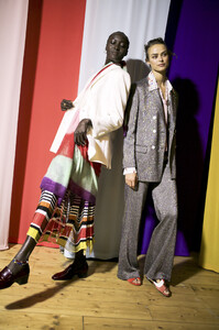 backstage-at-missoni-rtw-spring-2020-milan-kd-023-1.thumb.jpg.e69bd8190b3f8cfe0a6c97bf8719c336.jpg