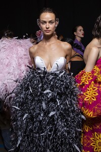 backstage-defile-prabal-gurung-printemps-ete-2020-new-york-coulisses-41.thumb.jpg.d75061b5907beaae5c05ec0adb787d0a.jpg