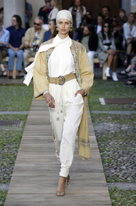 etro_rtw_spring_2020_ars_012.thumb.jpg.021385d5dcd65965be73200a5e898973.jpg