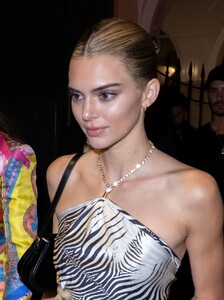 kendall-jenner-night-out-09-20-2019-7.jpg