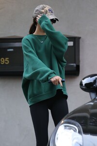 kendall-jenner-out-in-beverly-hills-09-26-2019-4.jpg
