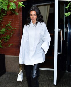 kendall-jenner-outside-her-hotel-in-nyc-09-05-2019-1.jpg