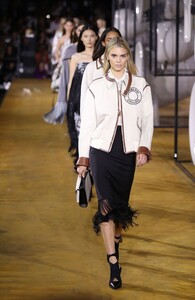 kendall-jenner-walks-burberry-fashion-show-in-london-09-16-2019-7.jpg