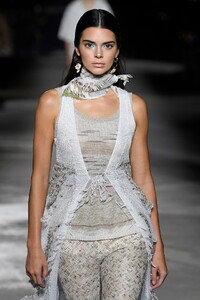 kendall-jenner-walks-missoni-show-in-milan-09-21-2019-4.jpg