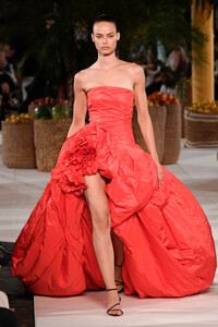 oscar-de-la-renta-rtw-s20-59.thumb.jpg.dddfbdc44bb58290fb75fa6519c76f6d.jpg