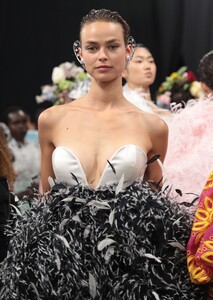 prabal-gurung-rtw-s20-bsb-03.thumb.jpg.5ef5d47dc95dbf041e45f168f9077cce.jpg