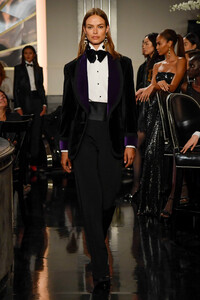 ralph-lauren-fall-2019-027.thumb.jpg.a56c9704ffced6f3081d7fd7d13d0106.jpg