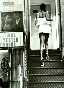 von_Unwerth_Vogue_Italia_March_1994_04.thumb.png.2bd6d9d8800ab53f3b91449dedbe8cca.png