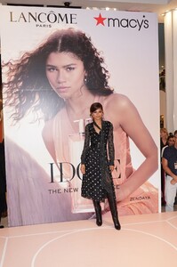 zendaya-coleman-macy-s-at-herald-square-in-new-york-city-09-04-2019-2.jpg