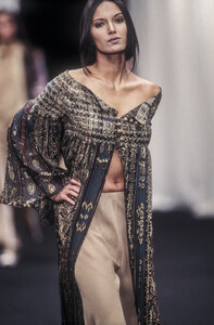 1182327656_AlbertaFerretti1993WomenRTW4.thumb.jpg.aa1568f8d8384701016c8ef833bd30de.jpg