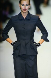 1932211956_christian-dior-ss-1996-niki(9).thumb.jpg.9b71104d94244891d020cd152e865b68.jpg
