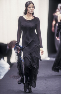 641503973_AlbertaFerretti1993WomenRTW51.thumb.jpg.01240ee9060dc3e0c98959b640d5d919.jpg