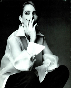 Demarchelier_Vogue_Italia_February_1991_05.thumb.png.f59f75e5a0333d275124884fac9a5a45.png