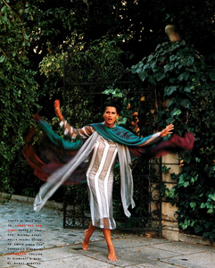 Maser_Vogue_Italia_February_1991_06.thumb.png.f384ebbdd3ef556b78e825898187315d.png