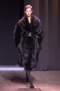 YVES-SAINT-LAURENT-FALL-2000-RTW-35-GISELE-BUNDCHEN-7522.jpg