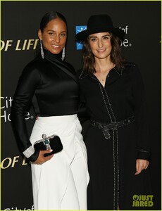 alicia-keys-sara-bareilles-city-hope-event-pics-37.jpg