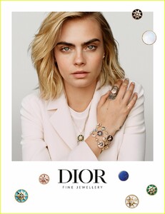 cara-delevingne-dior-campaign-01.thumb.jpg.177ae8c4700f79d97d554f776c930586.jpg
