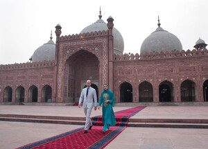 kate-middleton-badshahi-mosque-in-lahore-10-17-2019-11.jpg