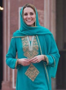 kate-middleton-badshahi-mosque-in-lahore-10-17-2019-12.jpg