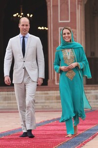 kate-middleton-badshahi-mosque-in-lahore-10-17-2019-3.jpg