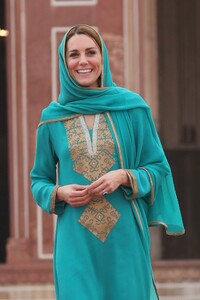 kate-middleton-badshahi-mosque-in-lahore-10-17-2019-4.jpg