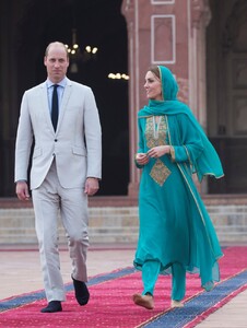 kate-middleton-badshahi-mosque-in-lahore-10-17-2019-9.jpg