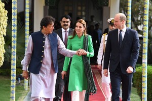 kate-middleton-meets-the-prime-minister-of-pakistan-in-islamabad-10-15-2019-0.jpg