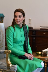 kate-middleton-meets-the-prime-minister-of-pakistan-in-islamabad-10-15-2019-1.jpg