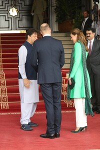 kate-middleton-meets-the-prime-minister-of-pakistan-in-islamabad-10-15-2019-10.jpg