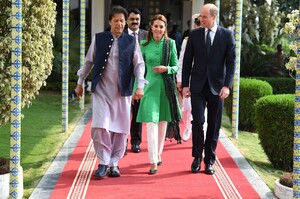 kate-middleton-meets-the-prime-minister-of-pakistan-in-islamabad-10-15-2019-2.jpg