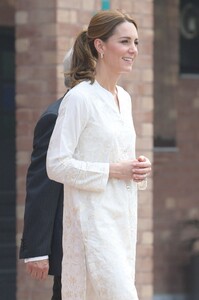 kate-middleton-visits-the-national-cricket-academy-in-lahore-10-17-2019-1.jpg