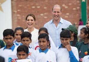kate-middleton-visits-the-national-cricket-academy-in-lahore-10-17-2019-7.jpg