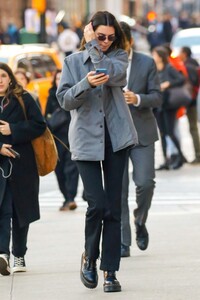 kendall-jenner-autumn-street-style-10-18-2019-2.jpg