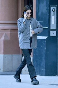 kendall-jenner-autumn-street-style-10-18-2019-5.jpg