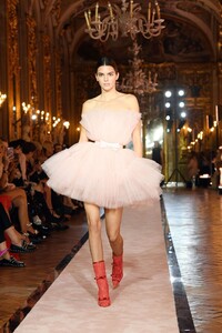 kendall-jenner-walks-giambattista-valli-loves-h-m-show-in-rome-10-24-2019-8.jpg