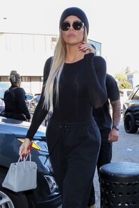 khloe-kardashian-out-in-los-angeles-09-30-2019-0.jpg
