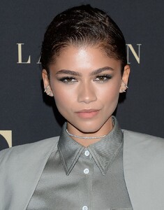zendaya-elle-s-2019-women-in-hollywood-event-6.jpg