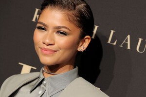 zendaya-elle-s-2019-women-in-hollywood-event-8.jpg