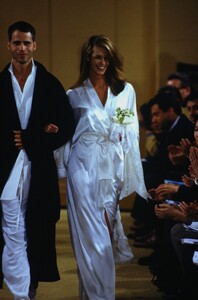 1028543043_elle-macpherson(10).thumb.jpg.4c223c091aad6b50d4ac770b8c8e640c.jpg