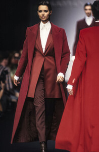 1136165376_Lanvin1993WomenRTW39.thumb.jpg.2f01e365c0ac6784f470ec3430bff36a.jpg