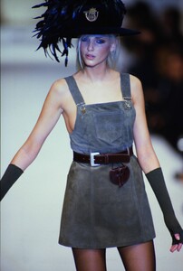 1384512538_blumarine-fw-1994(7).thumb.jpg.58dd8ad99323d67db7381ae0f9b5ba36.jpg