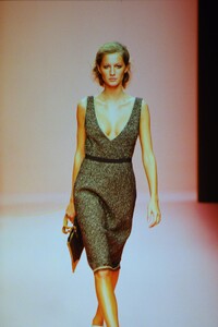 1565309792_prada-fw-2000(23).thumb.jpg.9ee053932c31508e0eee05b248d1db4d.jpg