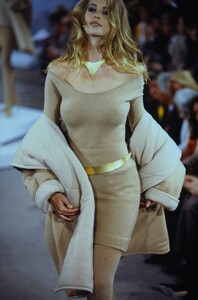 1914590272_donna-karan-fw-1991(2).thumb.jpg.94a0b7d63f0c0d2dc7bfb9d9d91b7cd9.jpg