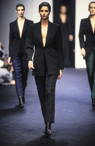 1980793620_Lanvin1993WomenRTW82.thumb.jpg.0e8e702f194bdaf273eaf41ddaf10700.jpg