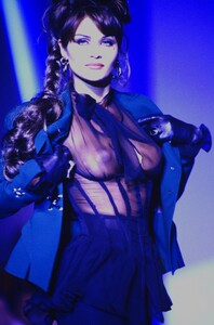 2028990794_thierry-mugler-hc-fw-1994(9).thumb.jpg.a4c96e7af52a3ae121b967b6bc0ed30c.jpg