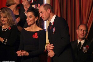 20809530-7668377-The_Duke_and_Duchess_of_Cambridge_appeared_in_public_together_af-a-25_1573355399849.jpg