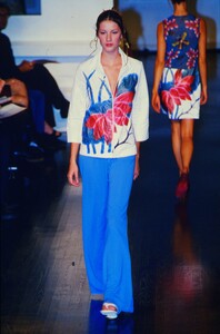 2248171_vivienne-tam-ss-1999(7).thumb.jpg.c5a70304233c5cb3d822765e562508a8.jpg