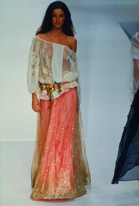 290235773_valentino-ss-1999(9).thumb.jpg.1b5acf1109529797134f15ea2f8bbe61.jpg